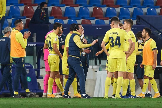 Unai Emery con los jugadores del Villarreal