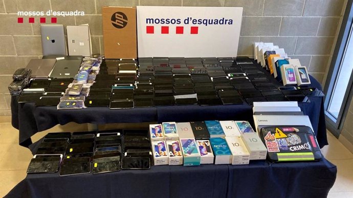 Dispositius electrnics robats i amagats a Abrera (Barcelona)