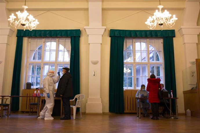 Pruebas de COVID-19 en Kosice, Eslovaquia.