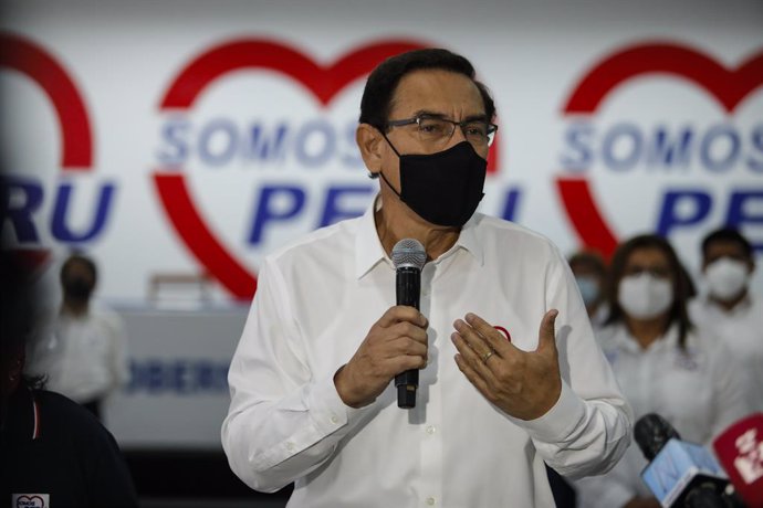 El expresidente de Perú Martín Vizcarra en un acto político de cara a su candidatura al Parlamento.