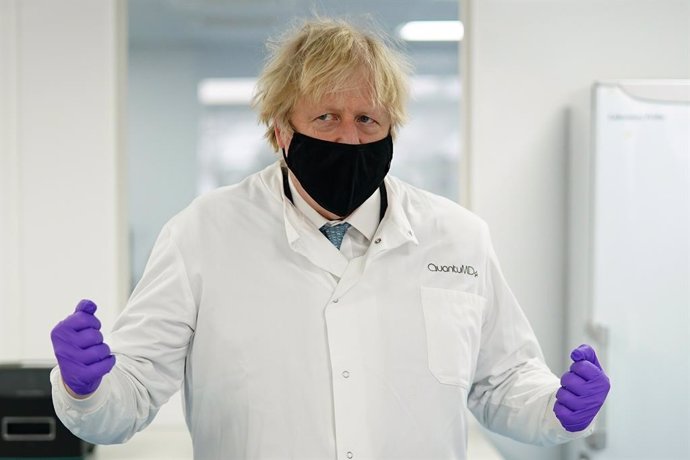 13 February 2021, United Kingdom, Tyne And Wear: UK Prime Minister Boris Johnson visits the QuantuMDx Biotechnology company as he monitors manufacturing facilities in the North East to see ongoing COVID-19 Responses in the region. Photo: Ian Forsyth/PA 