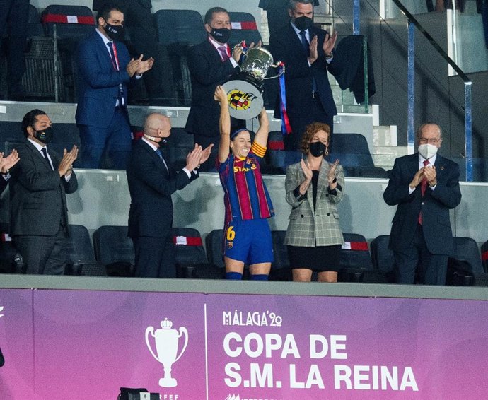El estadio de La Rosaleda de Málaga acogió la final de la Copa de S.M. La Reina de Fútbol, que enfrentó al FC Barcelona y al EDF Logroño, con victoria para el equipo catalán
