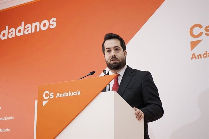 Carrillo: "Ciudadanos en la Junta triplica las ayudas a las pymes mientras el Gobierno central genera parados".