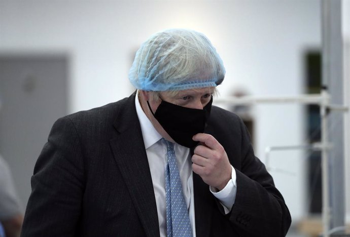 13 February 2021, United Kingdom, Seaton Delaval: UK Prime Minister Boris Johnson visits a PPE manufacturing facility in Seaton Delaval. Photo: Scott Heppell/PA Wire/dpa