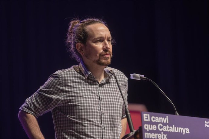 El vicepresidente segundo del Gobierno, Pablo Iglesias, interviene en un acto electoral de En Comú Podem el último día de la campaña electoral del 14-F