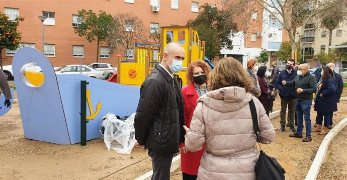 [Sevilla] Nota De Prensa Y Fotos Parque Infantil Calle Japón