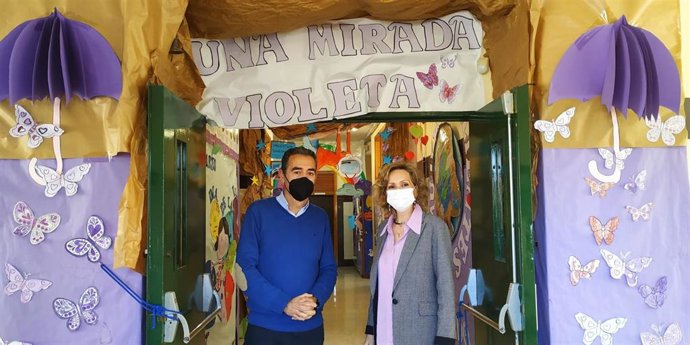 Inmaculada Troncoso visita el CEIP Gloria Fuertes.