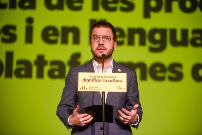 El vicepresidente de la Generalitat en funciones y candidato de ERC a las elecciones catalanas, Pere Aragons, en un acto de campaña.