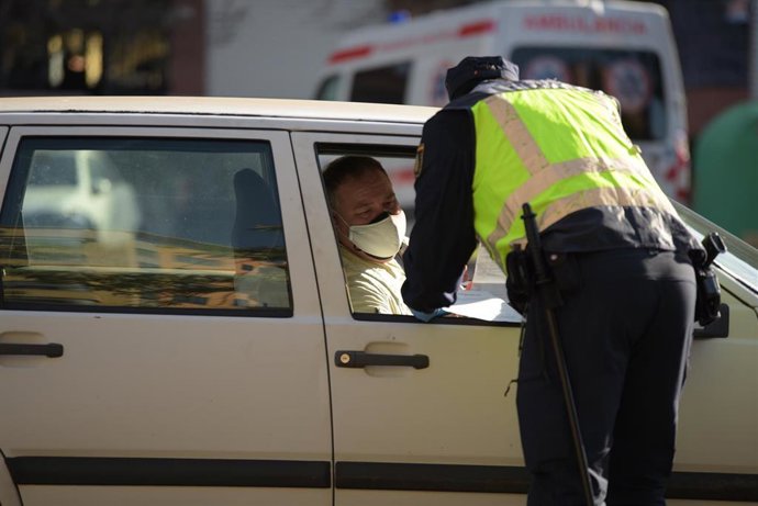 Dispositivo policial para controlar los cierres perimetrales en 16 municipios valencianos