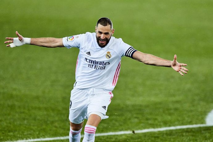 Karim Benzema celebra un tanto con el Real Madrid