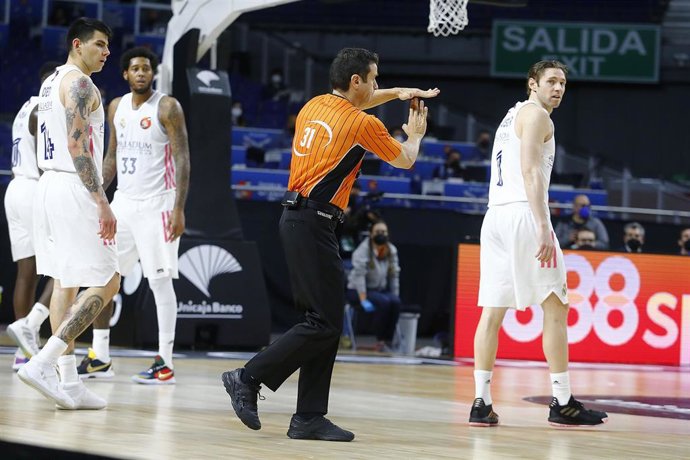 Causer recibe falta técnica en la final