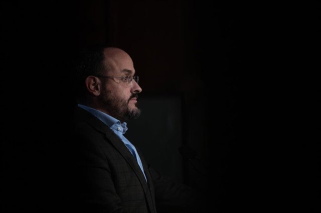 El candidato del PP a las elecciones catalanas del 14F, en un momento de su comparecencia para analizar los resultados electorales, en Barcelona