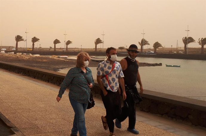 Arrecife (Lanzarote) durante la oleada de polvo sahariano que afectó a Canarias en febrero de 2020