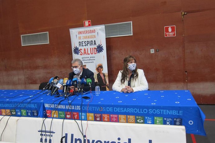 Rueda de prensa del rector de la Universidad de Zaragoza, José Antonio Mayoral, y de la consejera de Sanidad de Aragón, Sira Repollés.