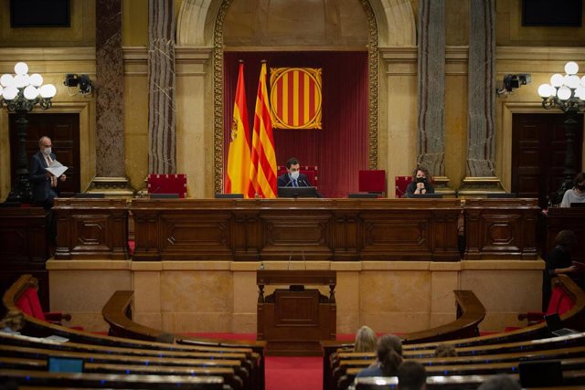 El presidente del Parlament, Roger Torrent durante una sesión plenaria en el Parlament de Catalunya, en Barcelona, Catalunya, a 15 de diciembre de 2020. 