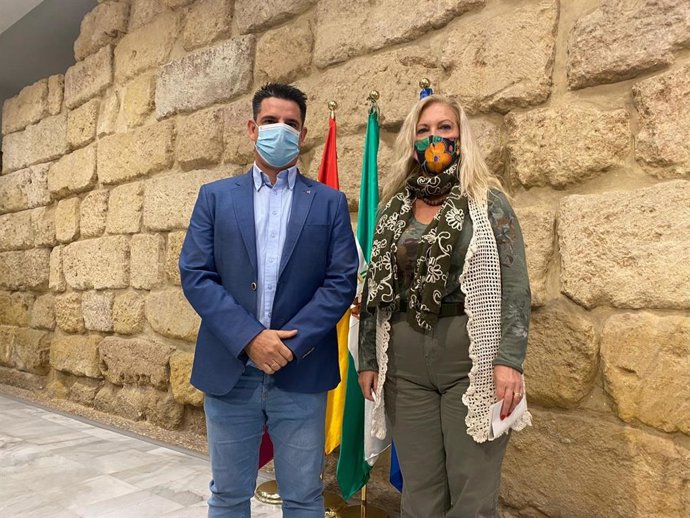 Los portavoces de IU y Podemos en el Ayuntamiento de Córdoba, Pedro García y Cristina Pedrajas, respectivamente, en una imagen de archivo.