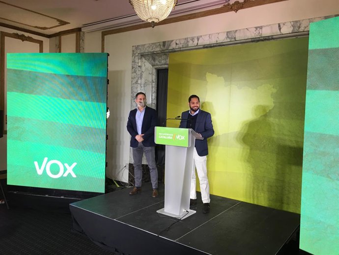 El president de Vox, Santiago Abascal, i el candidat a les eleccions del 14-F, Ignacio Garriga, en una roda de premsa a Barcelona