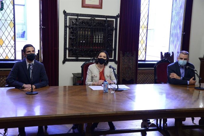 Reyes Maroto visita Alcalá de Henares