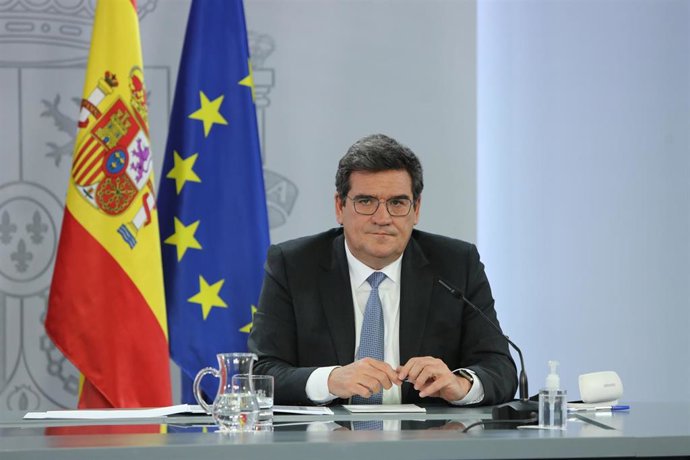 El ministro de Inclusión, Seguridad Social y Migraciones, José Luis Escriváinterviene durante la rueda de prensa posterior al Consejo de Ministros.