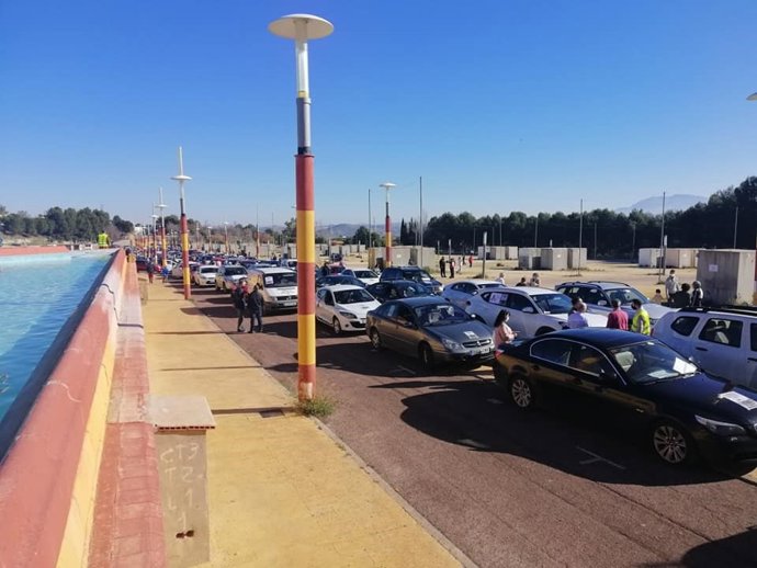 Vehículos en la manifestación convocada por Jaén merece más.