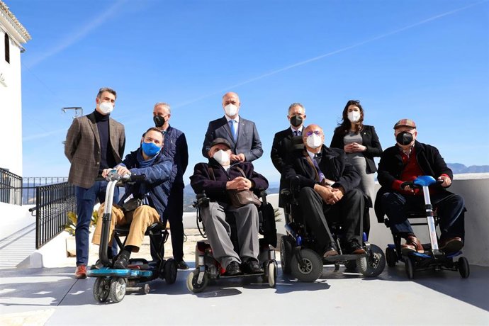 Antonio Ruiz (centro), en la visita al Santuario de la Virgen de Araceli en Lucena.