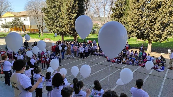 Acto en el colegio María Magdalena con motivo del Día Internacional del Cáncer Infantil.