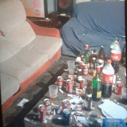 Bebidas en la fiesta ilegal que celebraban nueve personas en Almazán (Soria).