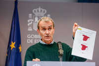 Simón no ve necesario por ahora vacunar en estadios pero abre la puerta si "llegan millones de dosis"