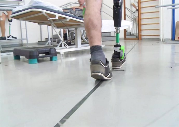 La prótesis de pierna que estimula los nervios mejora el movimiento y la funcionalidad en amputados.