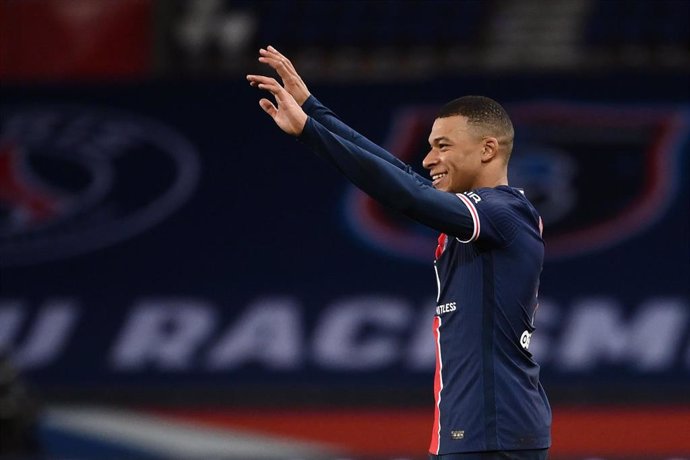 Kylian Mbappé celebra un gol con el PSG