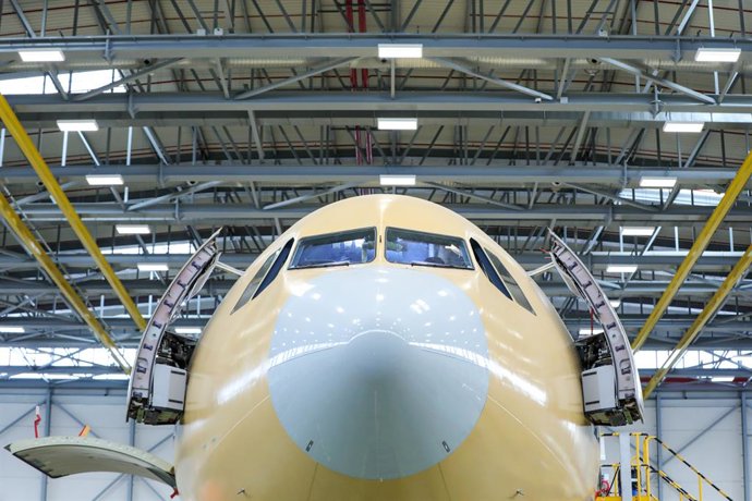Un avión de la Compañía Airbus en la planta de Airbus en Getafe, en Madrid.