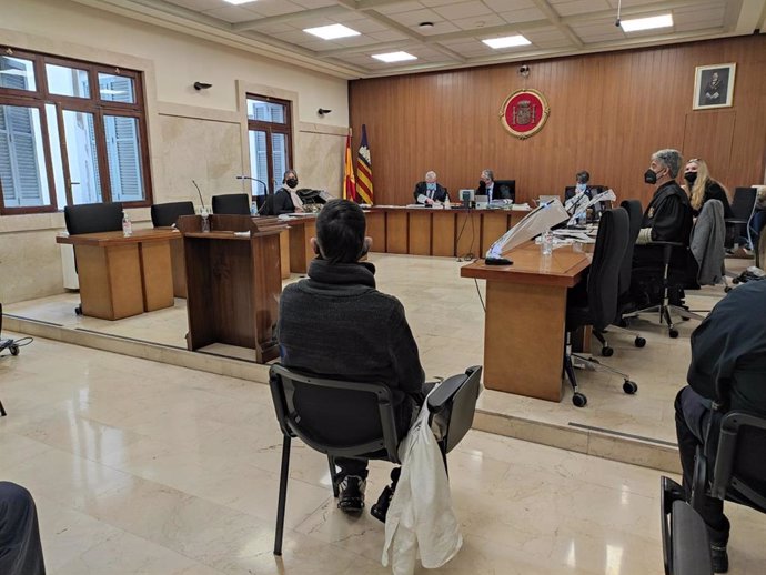 El acusado de incendiar la antigua prisión de Palma, durante el juicio celebrado este martes en la Audiencia Provincial de Baleares.