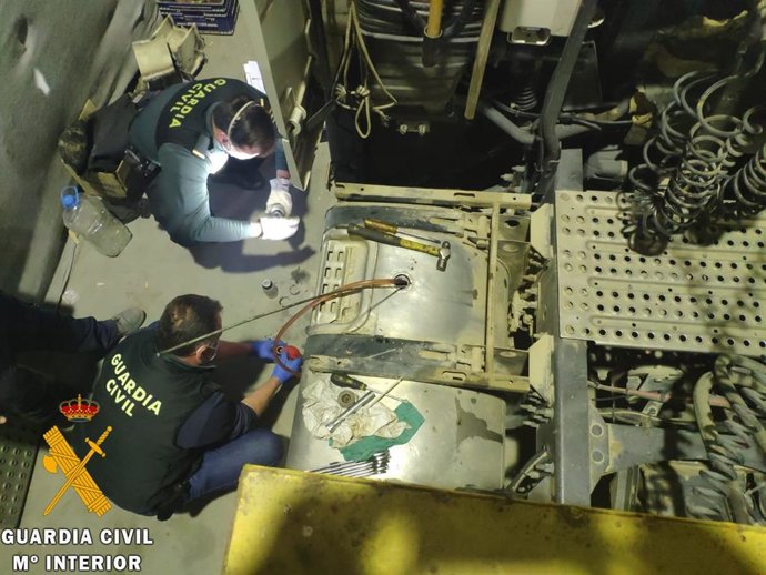 Intervención de la Guardia Civil en una empresa de Almería