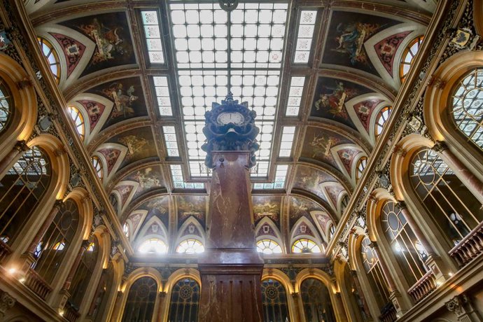El interior de la Bolsa de Madrid (España)