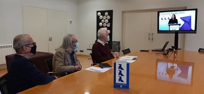 Logroño vuelve a recibir las tres Pajaritas Azules, por su "excelencia" en la gestión de la recogida de papel y cartón.