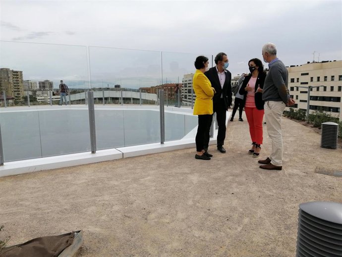 El alcalde de Logroño, Pablo Hermoso de Mendoza, visita la nueva estación de autobuses de Logroño en compañía de la presidenta de La Rioja, Concha Andreu.