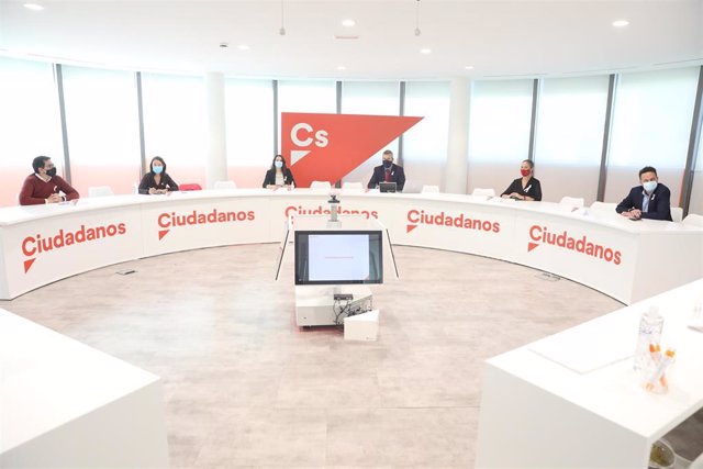 La presidenta de Ciudadanos, Inés Arrimadas, presidiendo una reunión del Comité Permanente en la sede del partido.