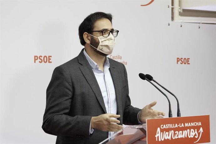 El secretario de Organización del PSOE en la región, Sergio Gutiérrez, en rueda de prensa