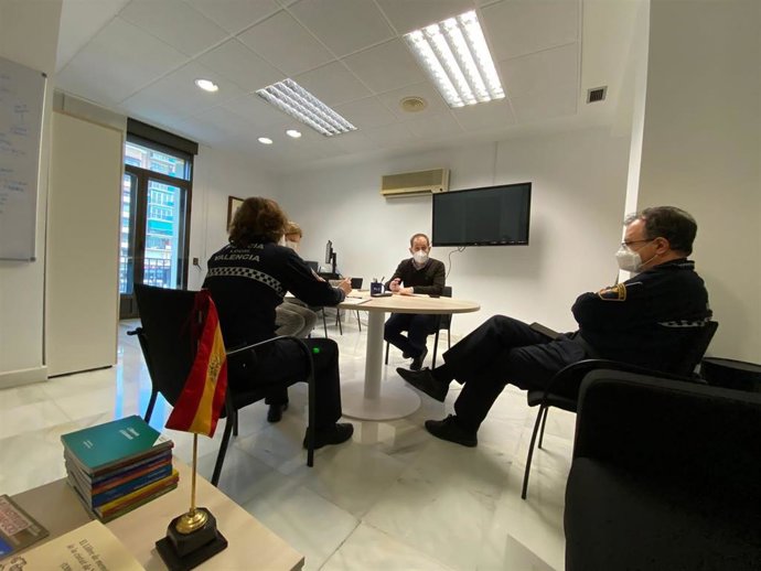 Reunión de Cano con agentes de la Policía Local de Valncia