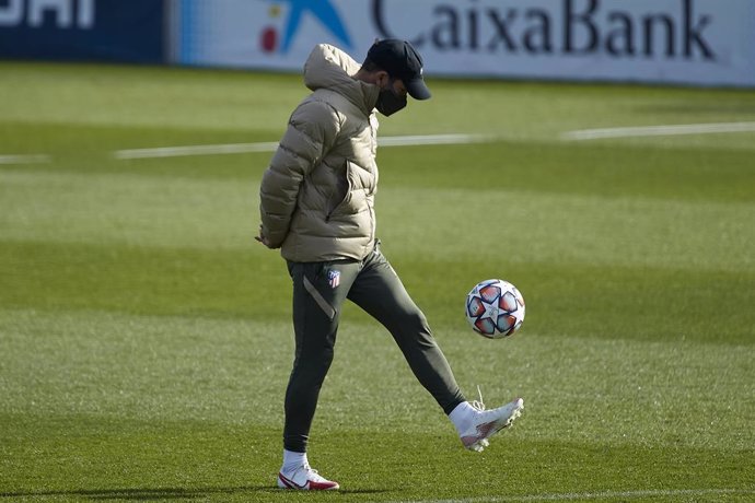 Simeone en el entrenamiento del Atlético
