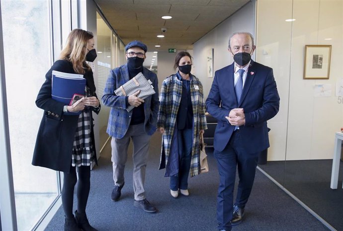 El Consejero De Industria, Turismo, Innovación, Transporte Y Comercio, Javier López Marcano, Recibe A Jesús Sánchez (Cenador De Amós).16 Feb 20