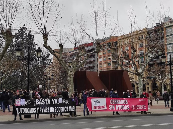 Protesta de Hostelería en Logroño a la que se han unido otros sectores afectados como ocio nocturno, autónomos o casas rurales