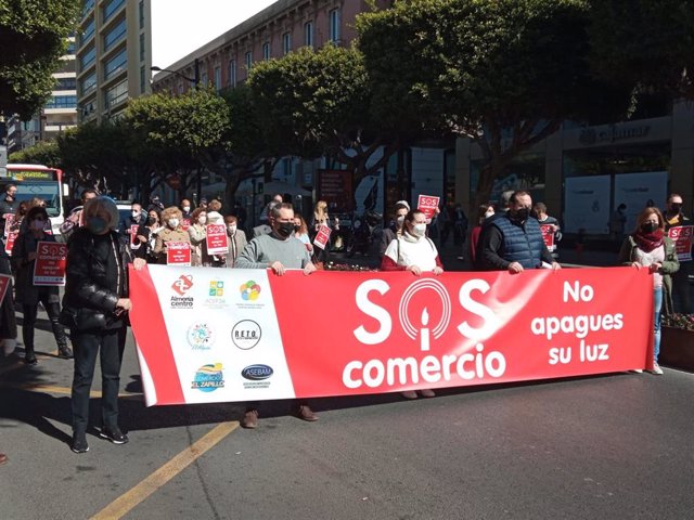 Asociaciones de comerciantes de Almería protesta para pedir la revisión de las medidas anticovid