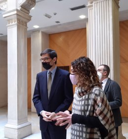 El secretario de Estado para la Unión Europea, Juan González-Barba, junto a la consellera de Hacienda  y Relaciones  Exteriores, Rosario Sánchez y el vicepresidente del Govern, Juan Pedro Yllanes.