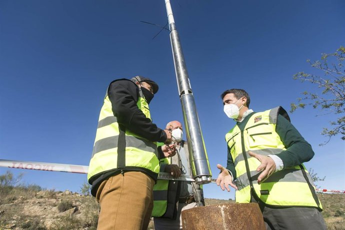 El diputado provincial Óscar Liria visita el sondeo de Benitagla (Almería)
