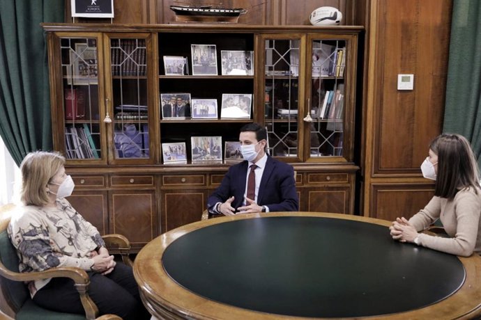 Reunión entre el presidente de la Diputación y la Asociación Asperger Almería