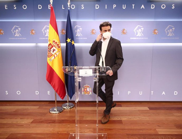El presidente del grupo parlamentario de Unidas Podemos en el Congreso, Jaume Asens, durante una rueda de prensa posterior a una reunión de la Junta de Portavoces en el Congreso de los Diputados, en Madrid (España), a 16 de febrero de 2021.