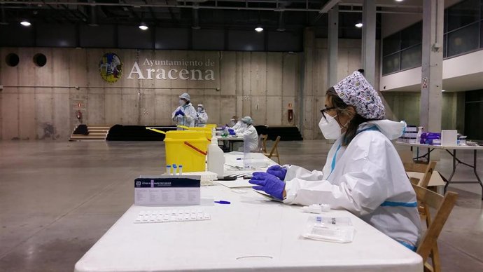 Imagen del pabellón de Aracena (Huelva) donde se realizó el cribado masivo.
