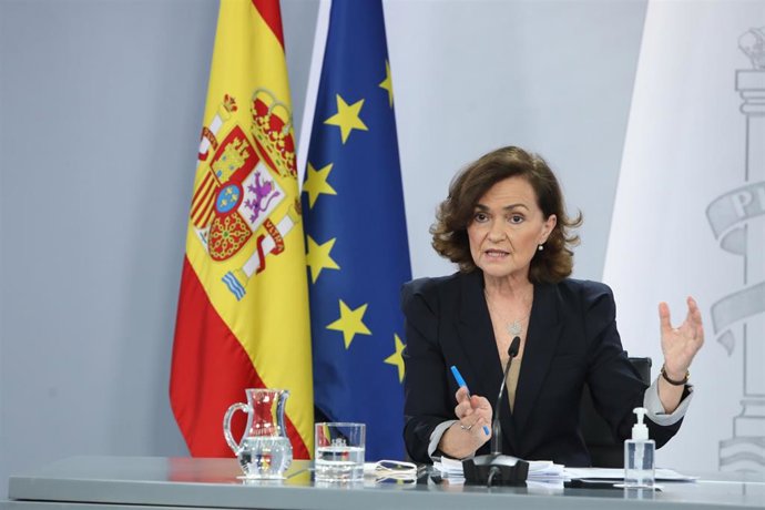 La vicepresidenta primera y ministra de Presidencia, Relaciones con las Cortes y Memoria Democrática, Carmen Calvo comparece en rueda de prensa posterior al Consejo de Ministros celebrado en Moncloa, en Madrid (España), a 16 de febrero de 2021.