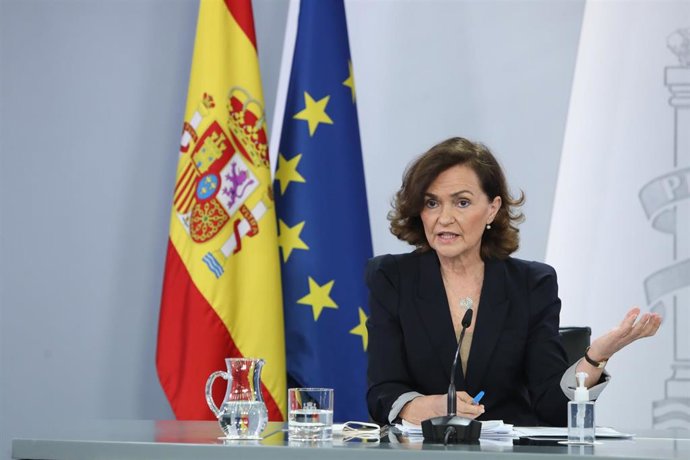 La vicepresidenta primera y ministra de Presidencia, Relaciones con las Cortes y Memoria Democrática, Carmen Calvo comparece en rueda de prensa posterior al Consejo de Ministros celebrado en Moncloa, en Madrid (España), a 16 de febrero de 2021.